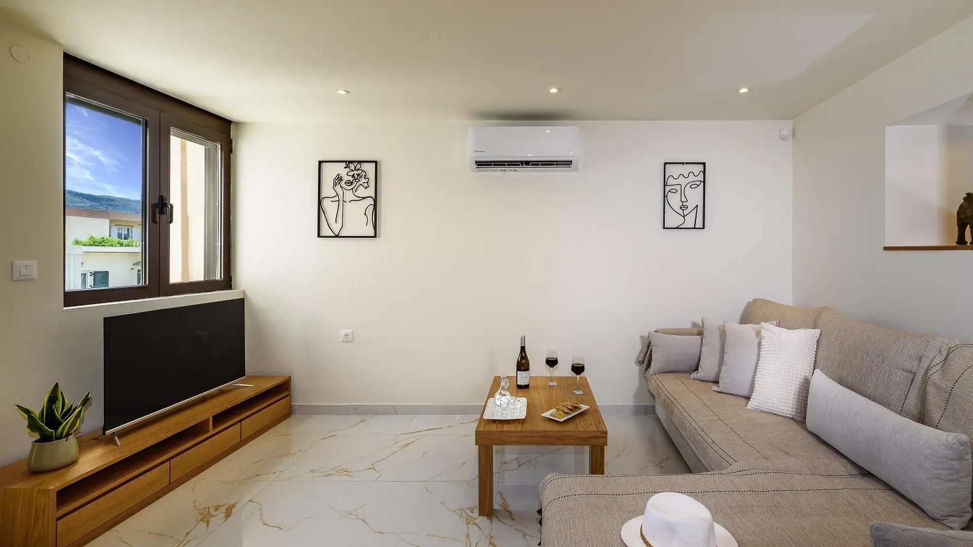 Nicolas Urban Luxury Living Souda