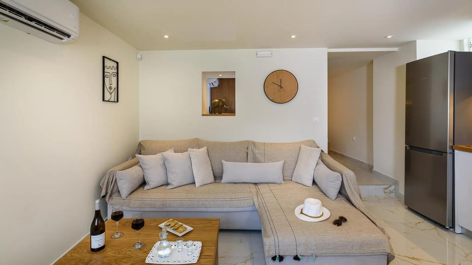Nicolas Urban Luxury Living Souda